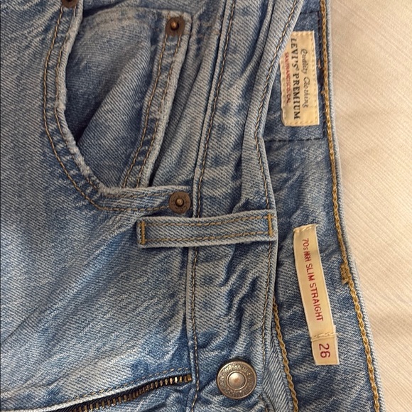 Levi's High Rise Straight Leg Women’s Jeans - Picture 3 of 4